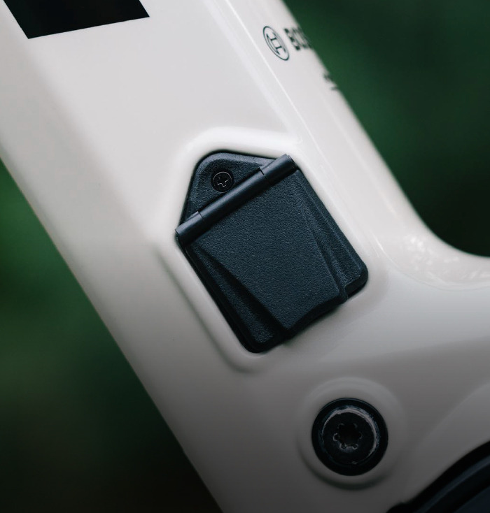 CHARGE PORT